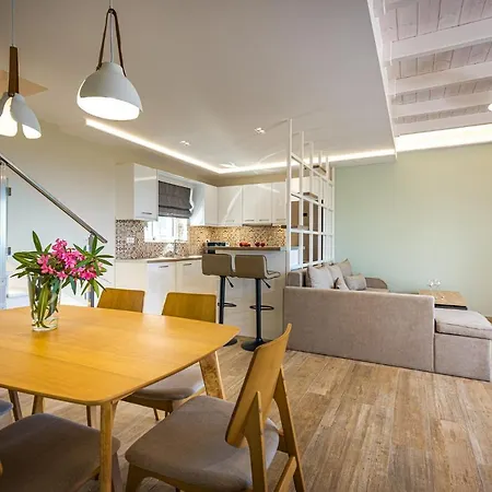 Villa Hill Families Only *