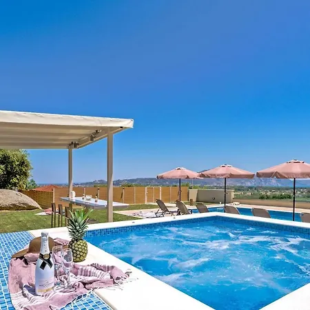 Vilă Hill Families Only *